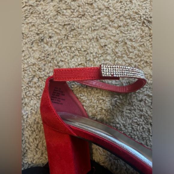 Red heels with rhinestones - Picture 4 of 6